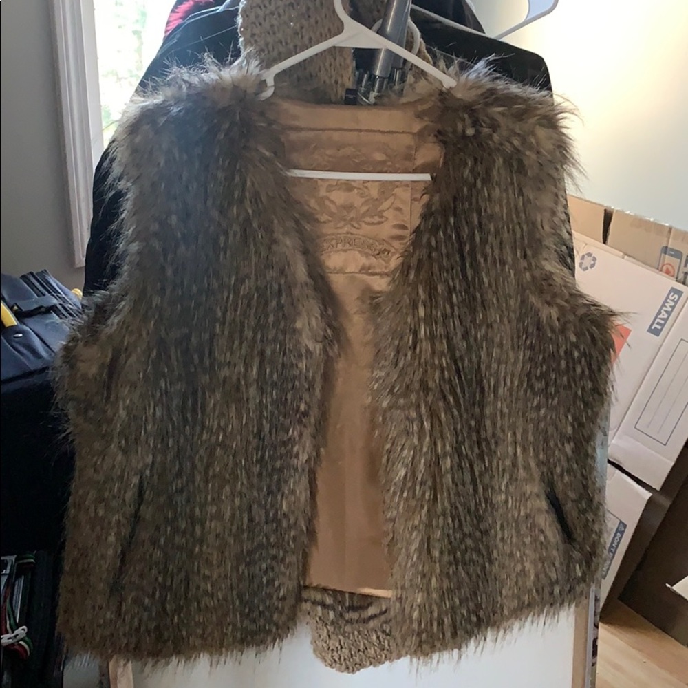 Express faux fur vest size Large
